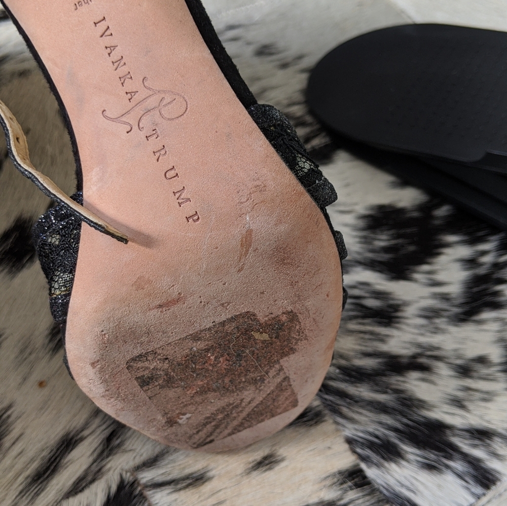 Lace T-strap pump - Picture 7 of 9